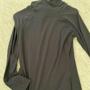 Gap lightweight Black hoodie with kangaroo pockets and thumb holes size XS